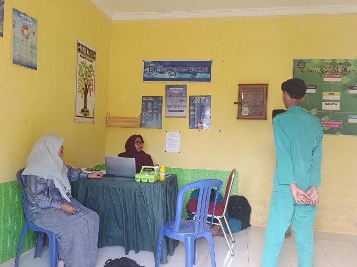 Wali Kelas Tekankan Pentingnya Kedisiplinan bagi Siswa yang Kurang Tertib