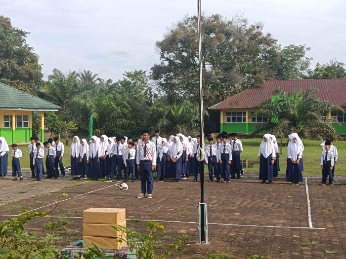 Ananda Said Tampil Gagah Berani Sebagai Pemimpin Upacara di MTsN 3 Muaro Jambi