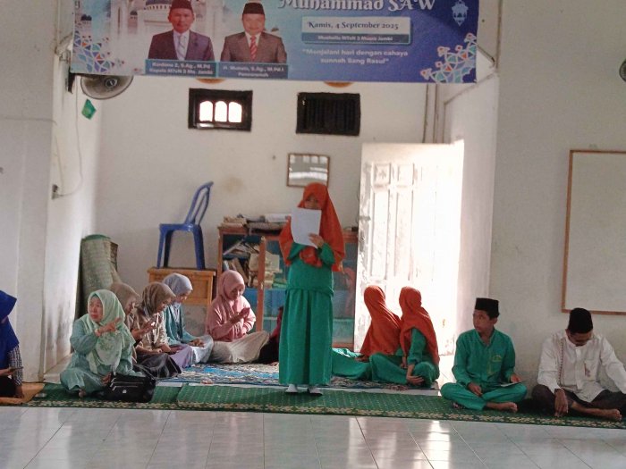 Kultum Jumat Pagi: Keyza, Siswi Kelas 9D MTsN 3 Muaro Jambi, Sampaikan Pesan tentang Adab Berteman