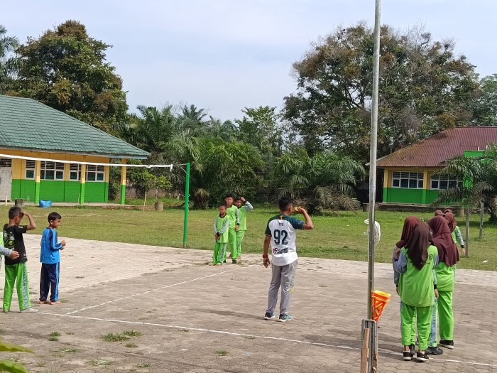 Tanamkan Sportivitas dan Kerja Sama di MTsN 3 Muaro Jambi