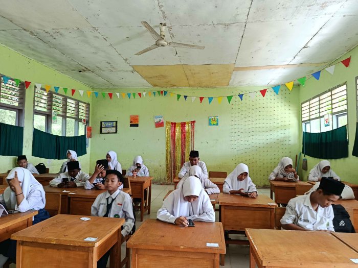 Peserta Didik Mulai Masuk Ruang Ujian