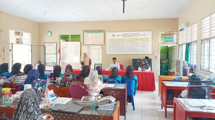 MTs N 3 Muaro Jambi menyambut hangat kedatangan mahasiwa PLP dari UIN