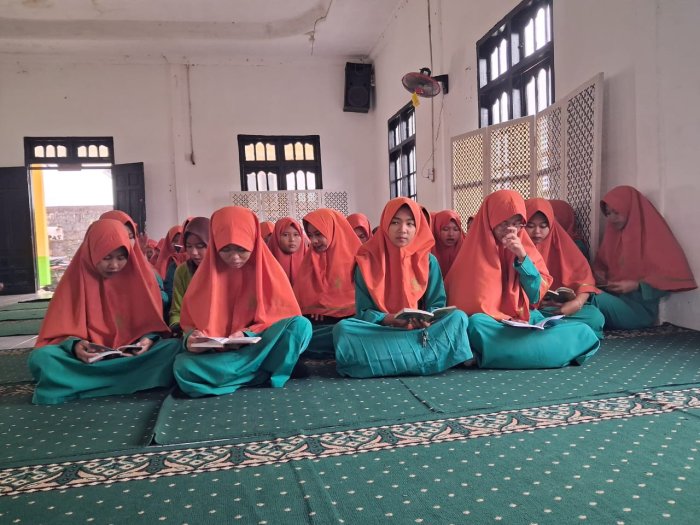 Yasinan Pagi Jumat, MTsN 3 Muaro Jambi Wujudkan Lingkungan Madrasah yang Religius