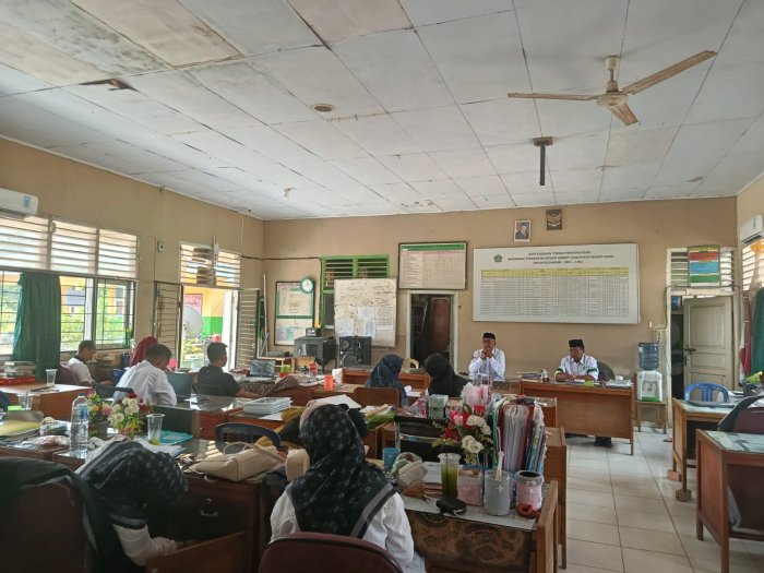 MTsN 3 Muaro Jambi Gelar Rapat Awal Semester Ganjil Tahun Pelajaran 2026/2027 MTsN 3 Muaro Jambi Gelar Rapat Awal Semester Ganjil Tahun Pelajaran 2026/2027