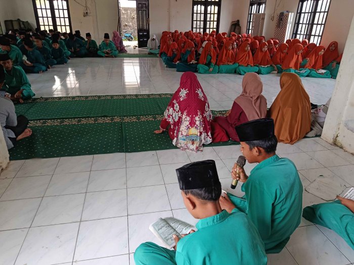 Ananda Rifki Pimpin Doa Setelah Pembacaan Surah Yasin