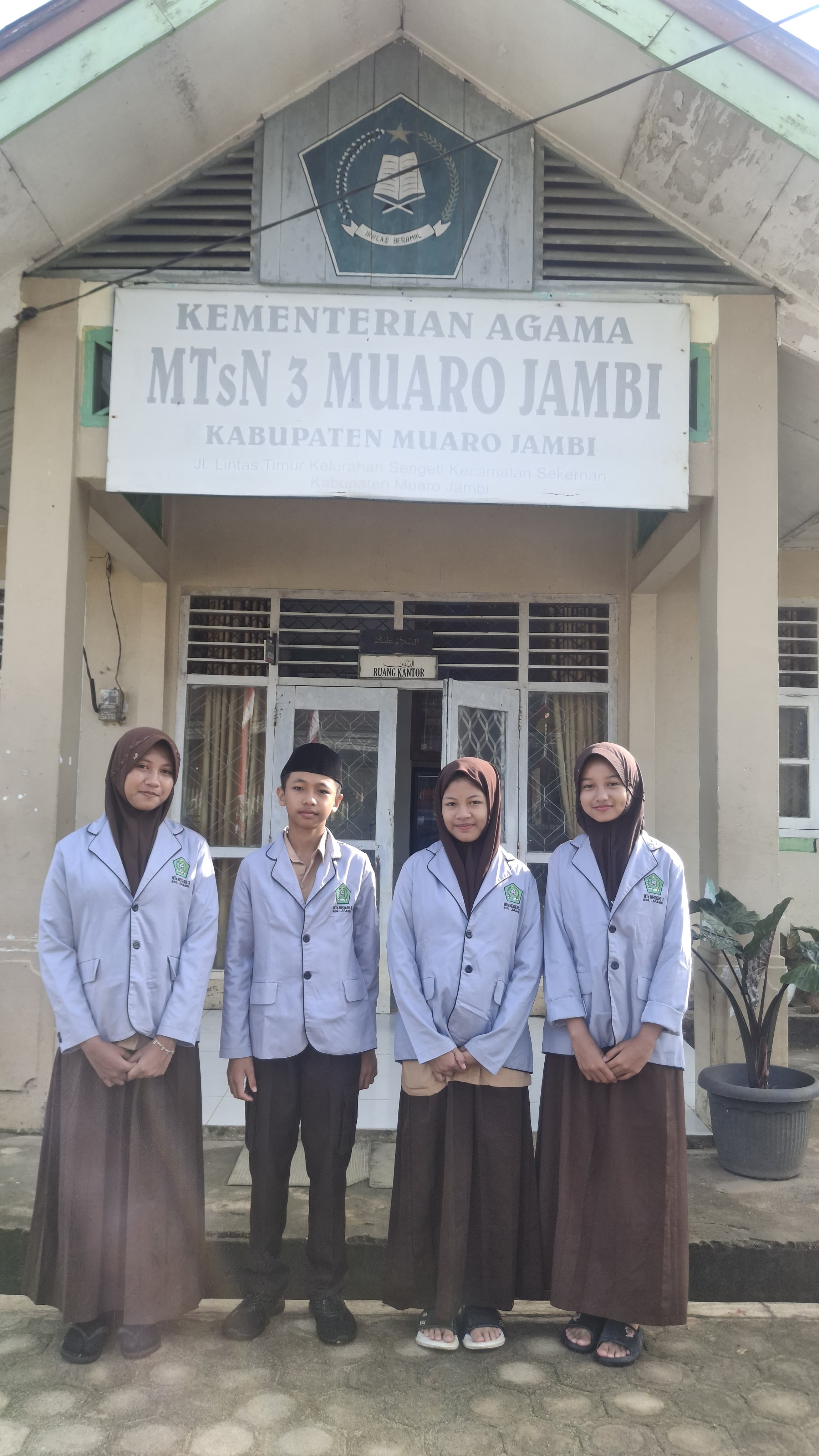 Empat Siswa MTsN 3 Muaro Jambi Ikuti Olimpiade Bahasa Arab 2025