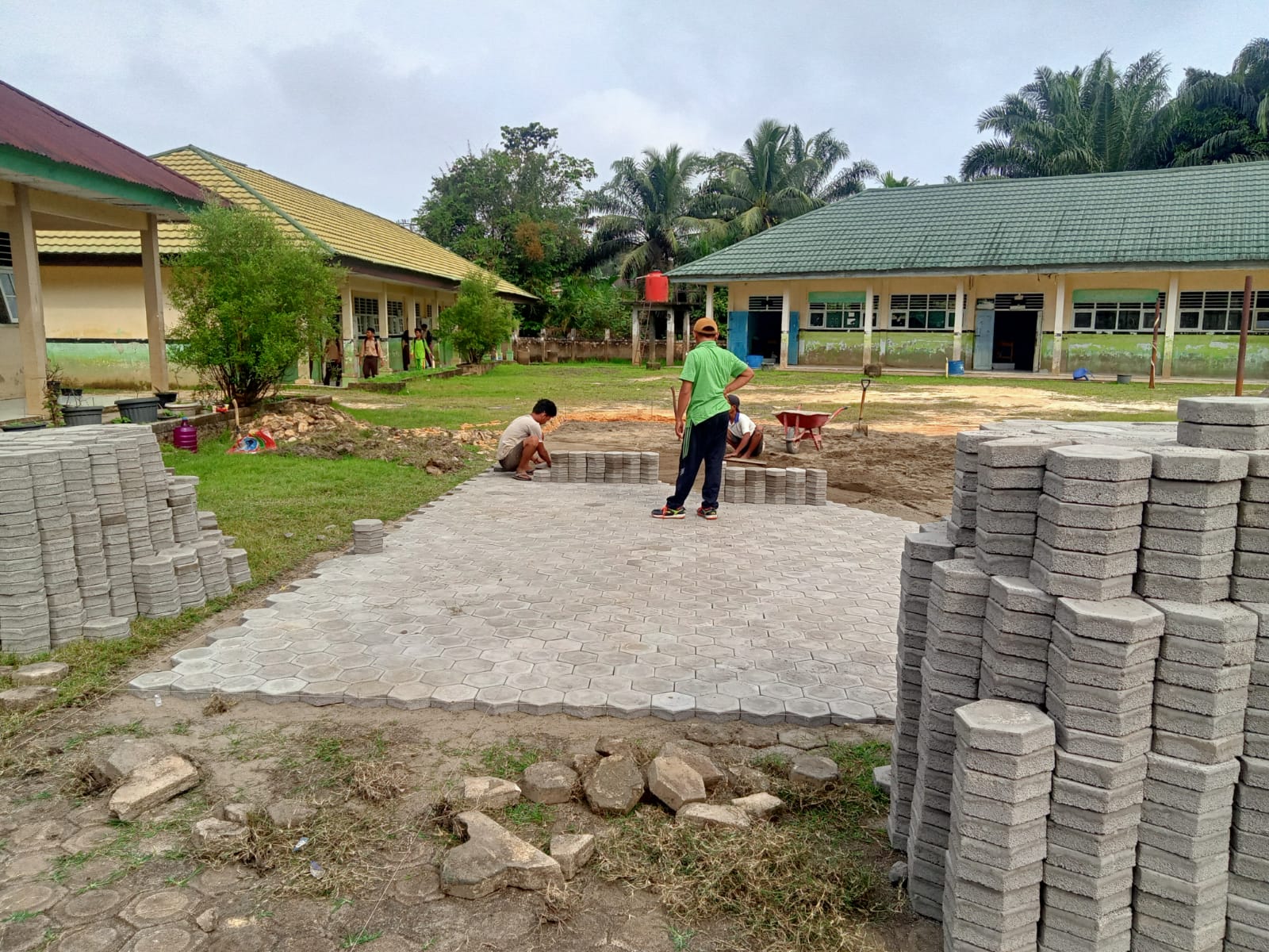 MTsN 3 Muaro Jambi Mulai Pembangunan Komblok di Lapangan Upacara