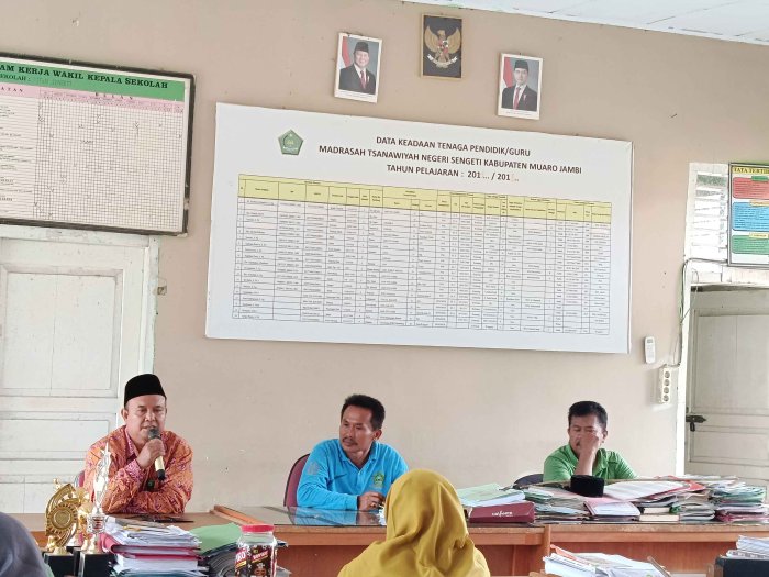 Pengawas Madrasah Makmun, S.Pd Bahas Penilaian Kinerja Kepala Madrasah