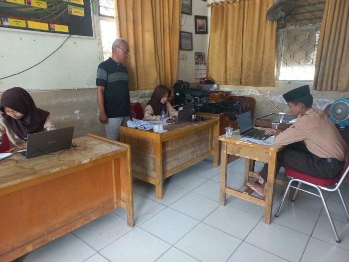 Asah Kemampuan, 9 Siswa/Siswi MTsN 3 Muaro Jambi Ikuti Simulasi OMI Asah Kemampuan, 9 Siswa/Siswi MTsN 3 Muaro Jambi Ikuti Simulasi OMI