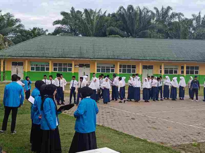 Siswa MTsN 3 Muaro Jambi Antusias Laksanakan Persiapan Upacara Peringatan Sumpah Pemuda