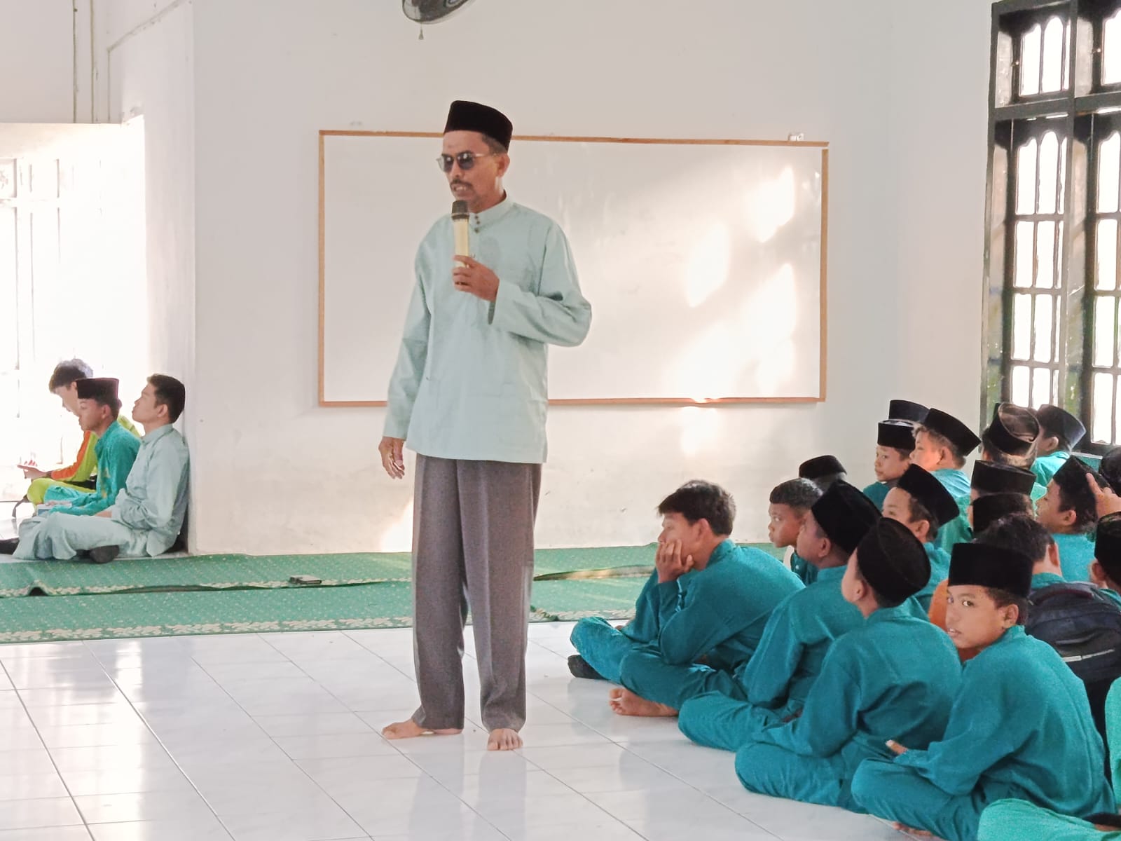 Tausiah Jumat: Drs. Damanhuri Hasibuan Sampaikan Keutamaan Sifat Allah di MTsN 3 Muaro Jambi