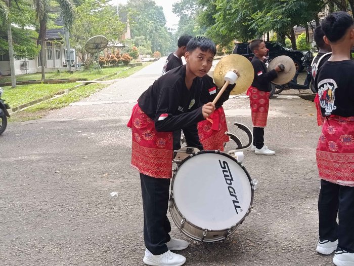 Muhammad Arga, Pembawa Bass Drumband Gema Citra yang Tangguh dan Tak Pernah Mengeluh