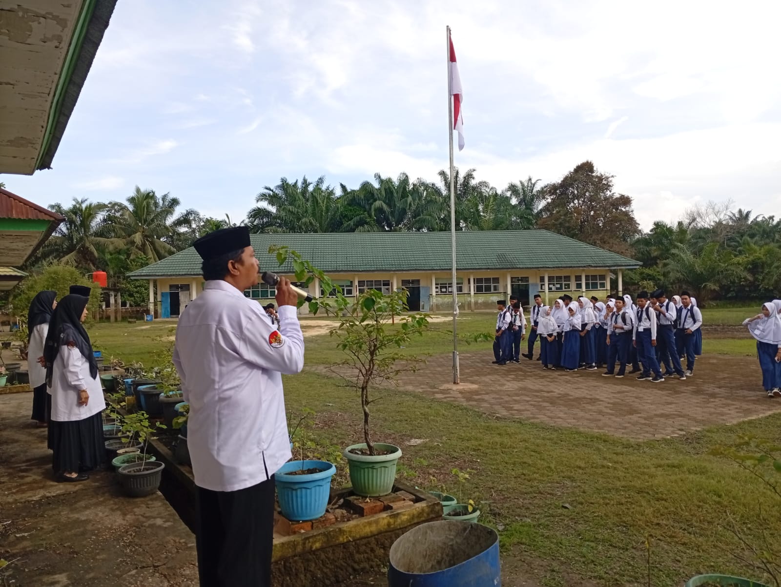 MTsN 3 Muaro Jambi Gelar Apel Pagi untuk Menguatkan Semangat Siswa Kelas IX Menjelang Ujian Madrasah Tahun Pelajaran 2024/2025
