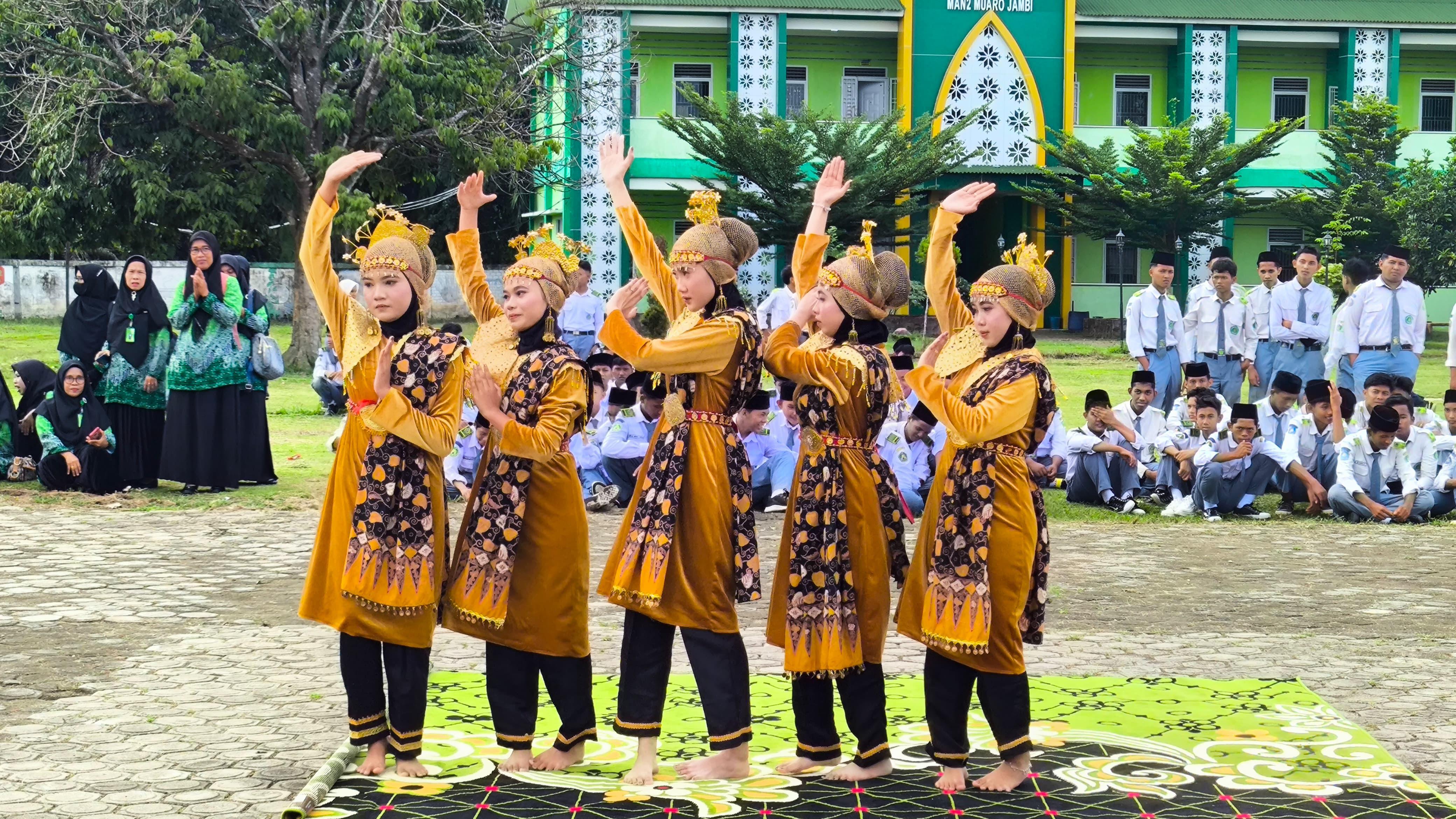 Tim Tari MTsN 3 Muaro Jambi Intensifkan Latihan Jelang Perpisahan Kelas IX