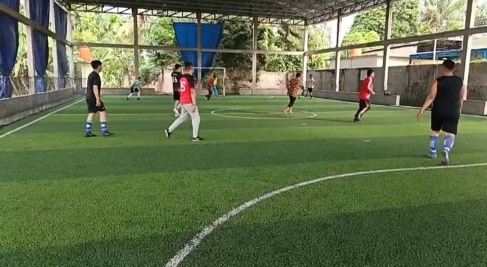 Guru dan Staf MTsN 3 Muaro Jambi Jalin Silaturahmi dengan Madrasah, KUA, dan Staf Kemenag lewat Sparing Futsal