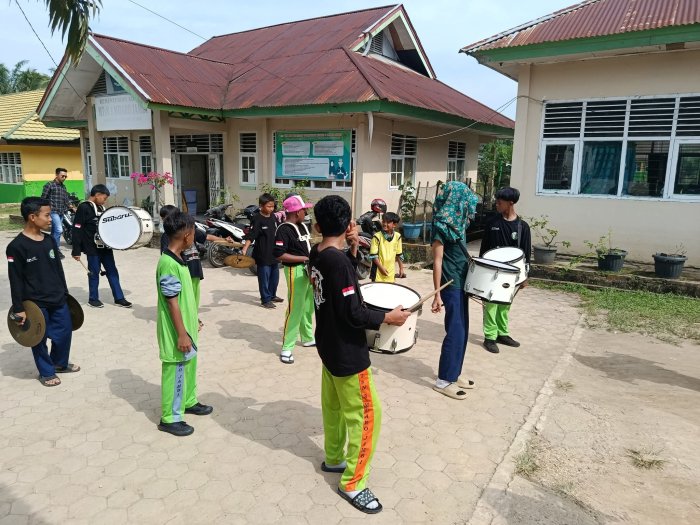 Drumband Gema Citra Tetap Disiplin Berlatih Menjelang Asesmen Semester Ganjil