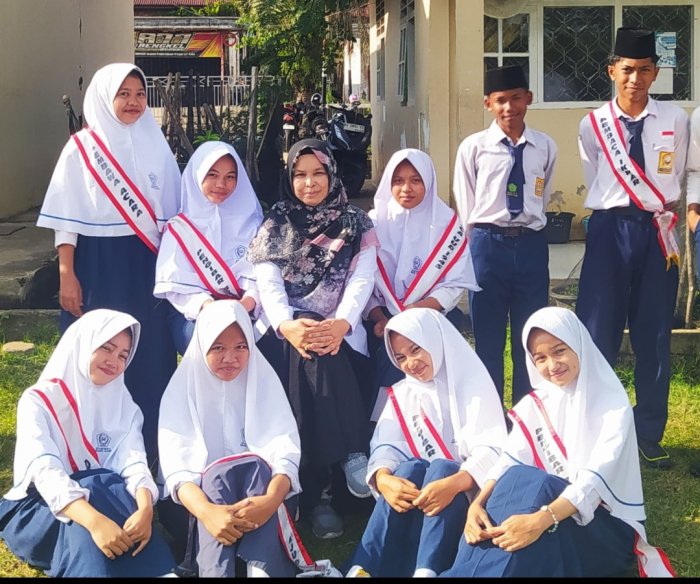 Petugas Upacara Senin Pagi MTsN 3 Muaro Jambi Tampilkan Disiplin dan Kekompakan Bersama Wali Kelas