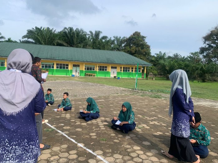 Zahra Siswa Kelas 8 MTsN 3 Muaro Jambi Raih Juara 1 pada Lomba yang Digelar Mahasiswa PLP UIN STS Jambi
