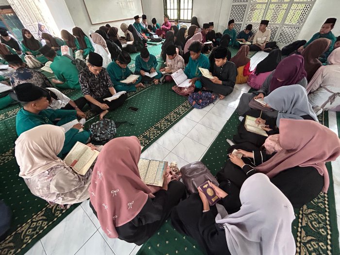 Tadarusan Al-Quran di MTsN 3 Muaro Jambi Ditutup dengan Doa Khatam Al-Quran