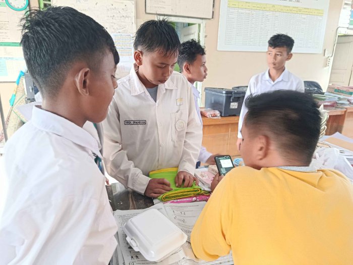 Pembina OSIM Jadi Tempat Siswa Sampaikan Rencana Kegiatan di MTsN 3 Muaro Jambi