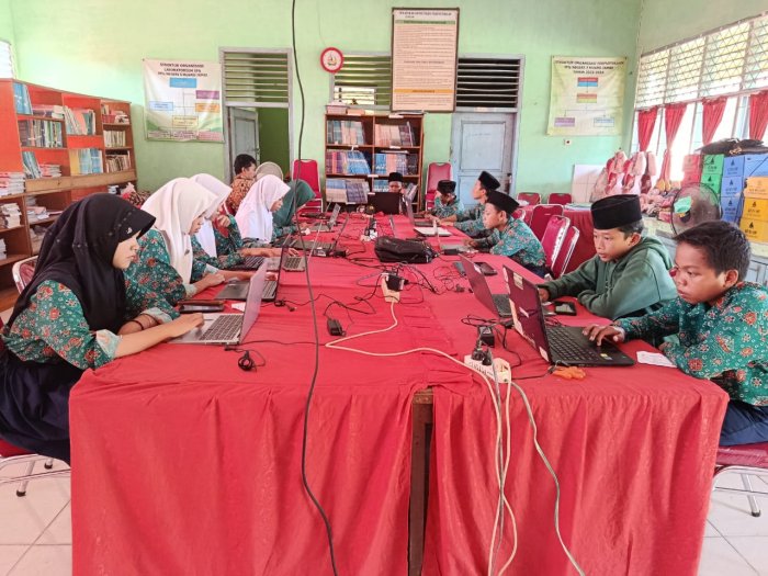 Pelaksanaan ANBK Hari Kedua di MTsN 3 Muaro Jambi Berjalan Lancar