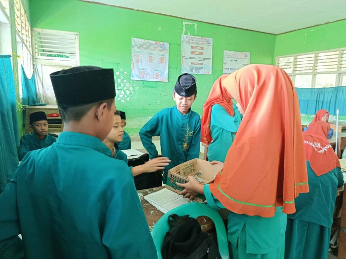 Kegiatan Infaq MTsN 3 Muaro Jambi Berjalan Lancar, Dana Dialokasikan untuk Peralatan Masjid