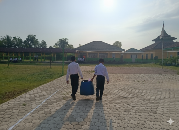 Tanamkan Disiplin Kebersihan: Siswa Diajarkan Buang Sampah pada Tempatnya