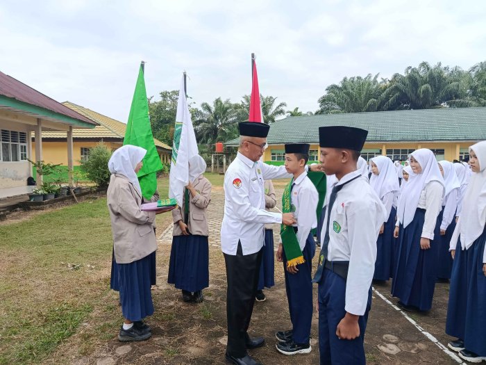 Pelantikan Pengurus OSIM MTsN 3 Muaro Jambi Tahun 2026 Berlangsung Khidmat