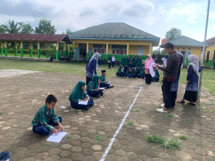 Restu Siswa Kelas 7 MTsN 3 Muaro Jambi Raih Juara 1 dalam Lomba yang Digelar Mahasiswa PLP UIN STS Jambi