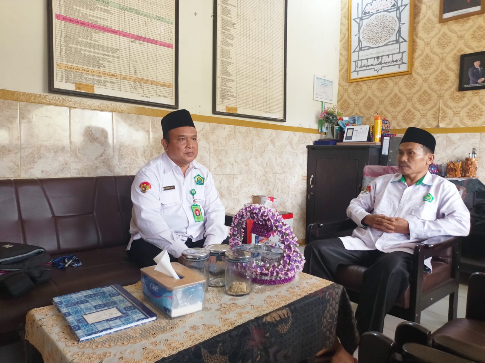 Pengawas Madrasah Kemenag Muaro Jambi Kunjungi MTsN 3 di Hari Pertama Tahun Ajaran 2025/2026