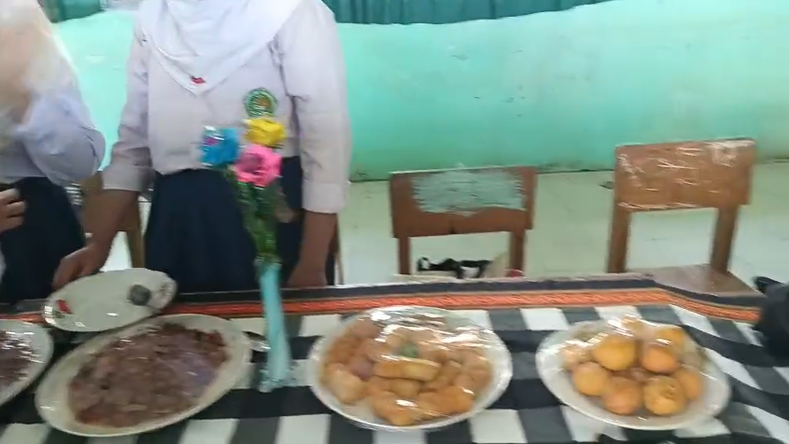 Siswa Kelas IX MTsN 3 Muaro Jambi Laksanakan Praktik Memasak pada Mata Pelajaran Prakarya