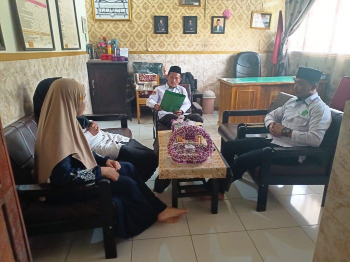 Kepala MTsN 3 Muaro Jambi Beri Pembinaan kepada ASN PPPK Baru