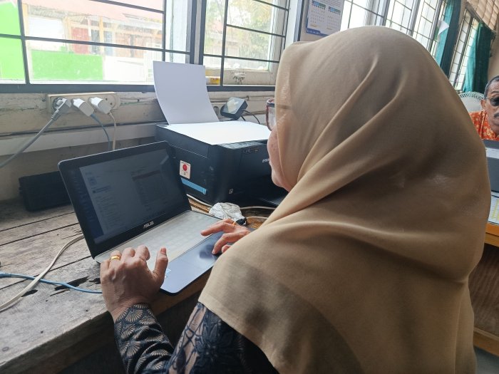 Ibu Sri Agustini, S.Ag.: Guru SKI yang Berdedikasi dan Konsisten Memperjuangkan Sarana Prasarana MTsN 3 Muaro Jambi