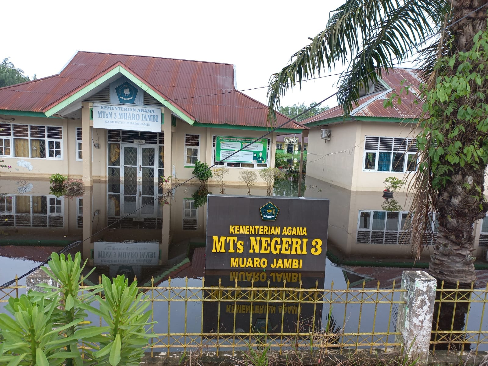 Banjir Menggenangi Semua Gedung Madrasah, Pembelajaran Daring