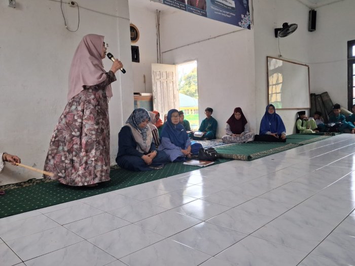 Panitia Asesmen MTsN 3 Muaro Jambi Berikan Pengarahan Sebelum Pelaksanaan Asesmen Semester Ganjil