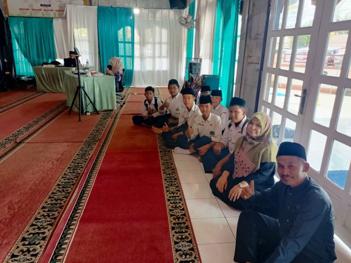 Siswa-Siswi MTsN 3 Muaro Jambi Antusias Saksikan Lomba Musabaqoh Hadits di Masjid Jamiatul Arifin