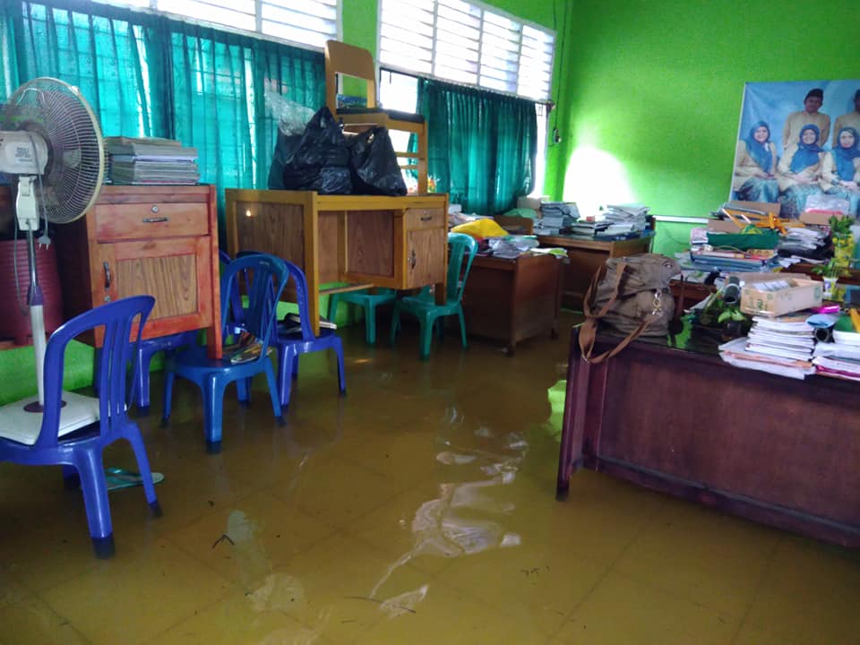  Sarana dan Prasarana Banyak yang Rusak akibat banjir