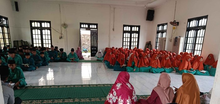 Siswa Kelas IX C Pimpin Yasinan Pagi Jumat di MTsN 3 Muaro Jambi dengan Khusyuk