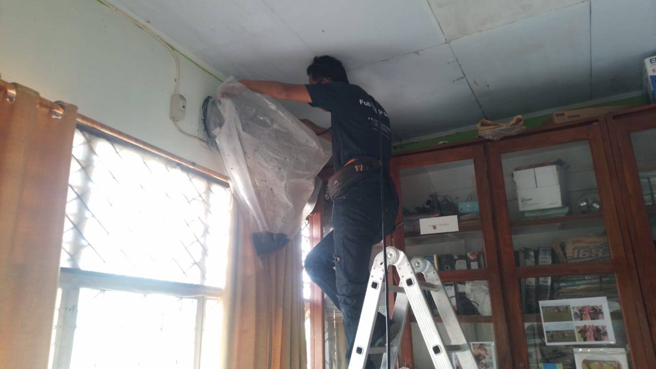 MTsN 3 Muaro Jambi Lakukan Pemeliharaan Rutin Peralatan dan Sarana Sekolah