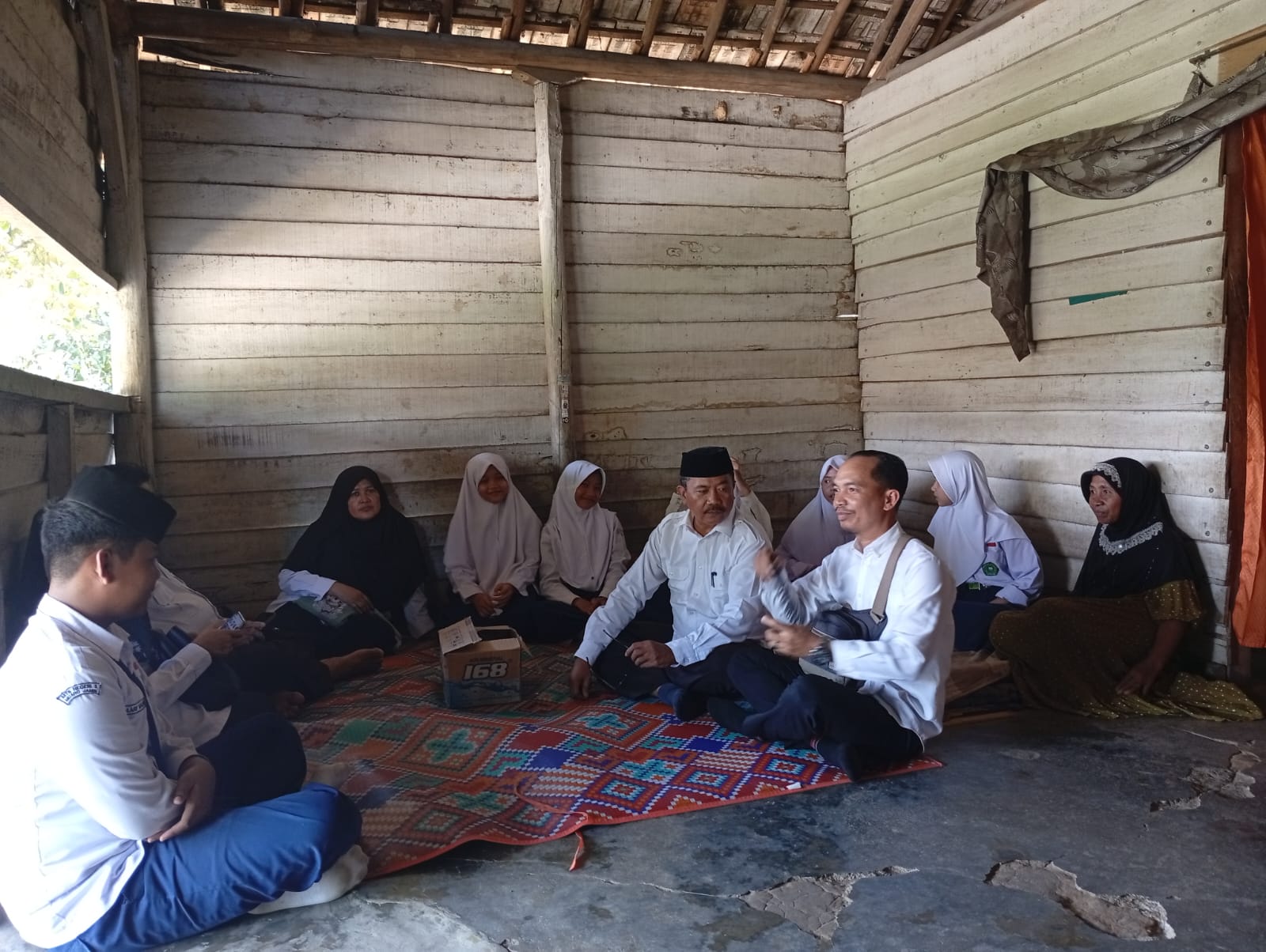 MTsN 3 Muaro Jambi Laksanakan Kegiatan Takziah atas Wafatnya Orang Tua Siswa