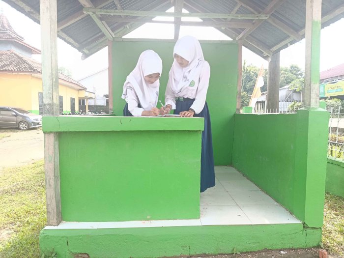 Piket Rutin OSIM MTsN 3 Muaro Jambi Wujudkan Madrasah yang Bersih dan Aman