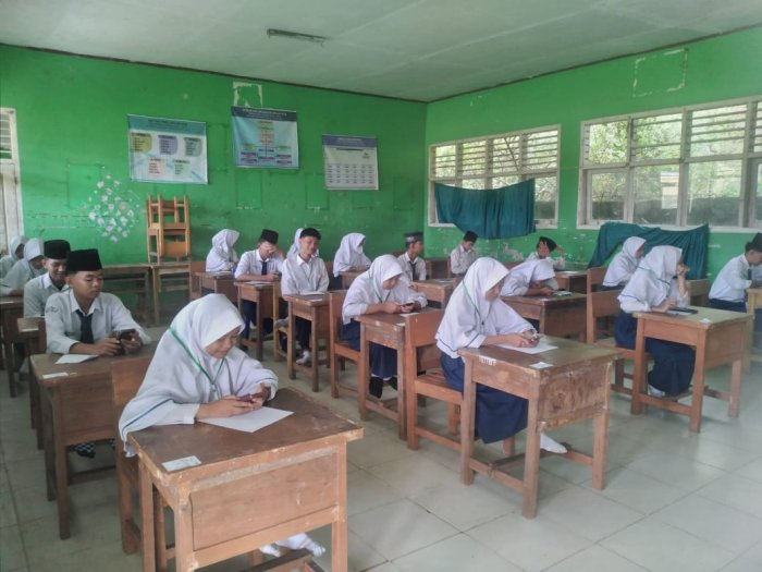 Siswa Kelas IX MTsN 3 Muaro Jambi Laksanakan Simulasi Asesmen Mata Pelajaran IPA