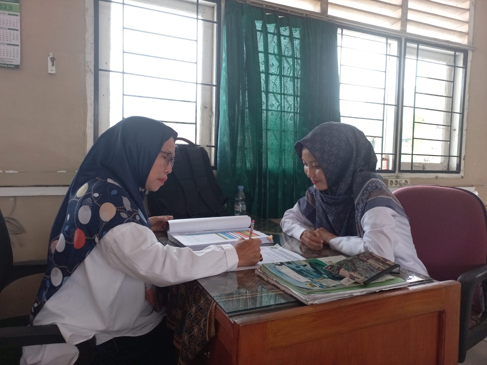 Empat Guru MTsN 3 Muaro Jambi Ikuti PPG Daljab Mapel Umum, Aktif Konsultasi dengan Rekan Sejawat