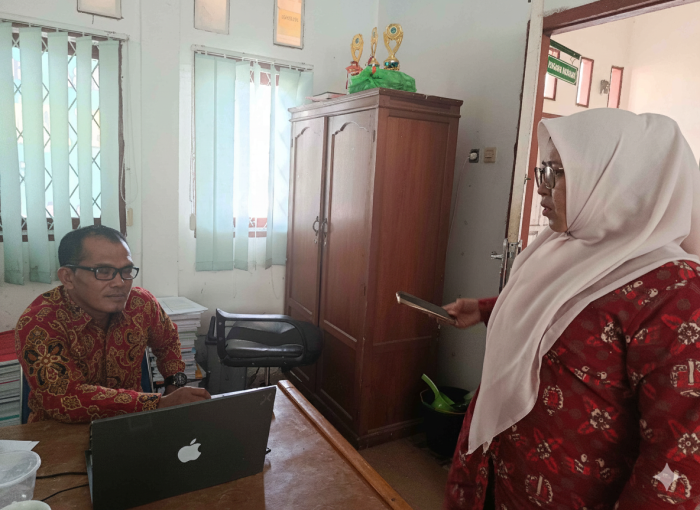 Guru MTsN 3 Muaro Jambi Antar Berkas Tukin dan TPG ke Kantor Kemenag Kabupaten Muaro Jambi