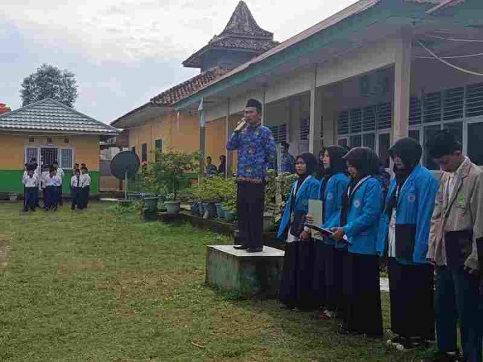 Pembina Upacara Sampaikan Amanat tentang Peran Pemuda-Pemudi dalam Membangun Bangsa