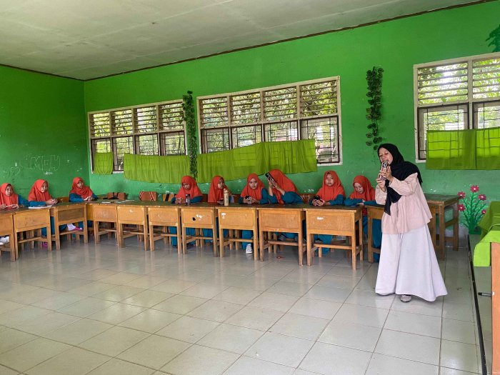 Popy Angraini Pilih MTsN 3 Muaro Jambi Sebagai Tempat Validasi E-Modul Karena Kenangan Indah Saat PLP