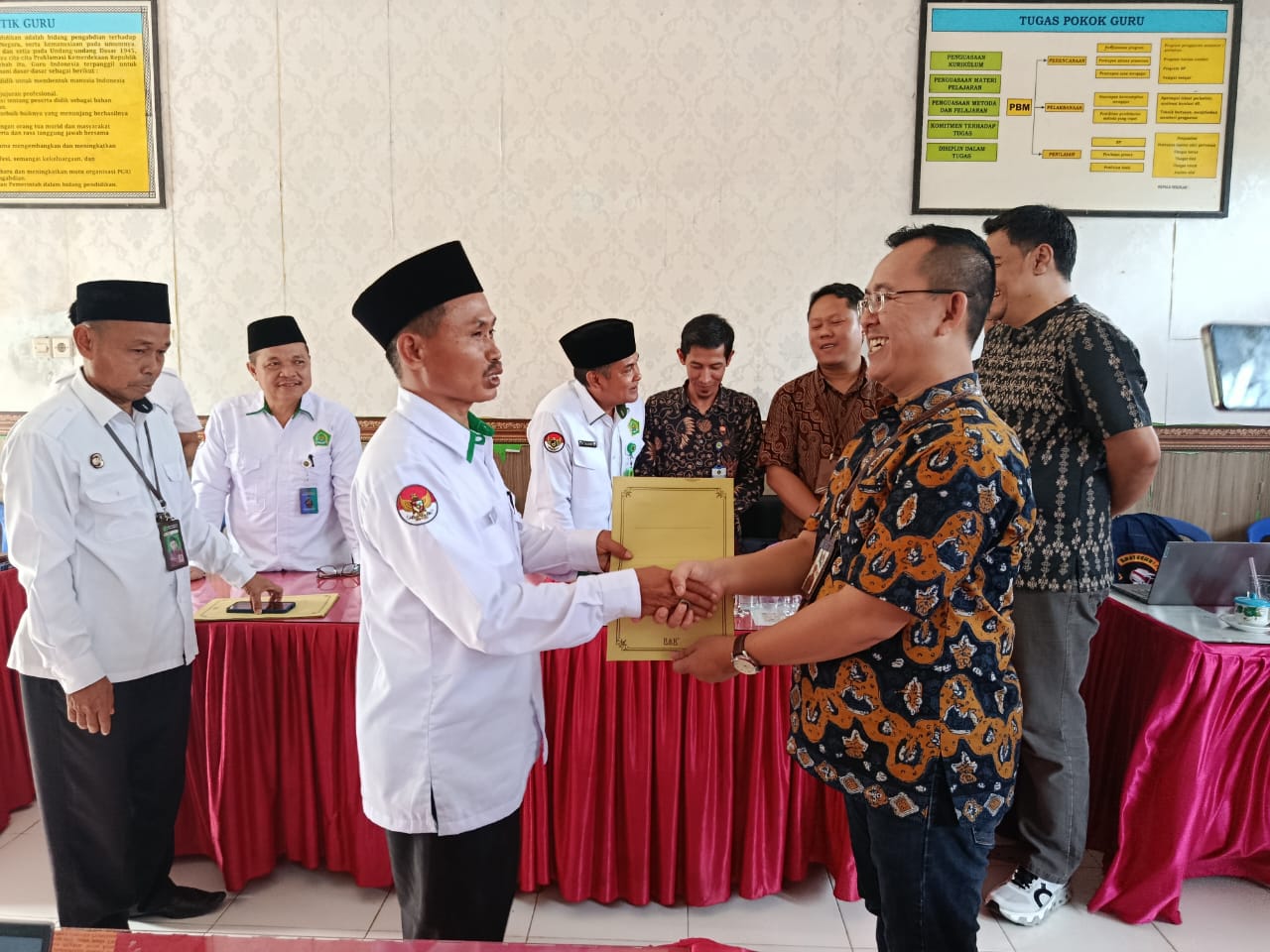Penyerahan Hasil Exit Meeting Audit Kinerja di MTsN 2 Muaro Jambi Berlangsung Lancar