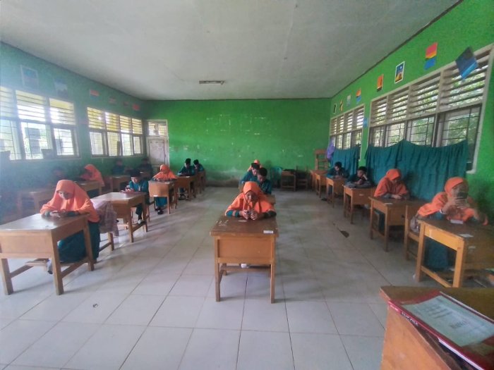 Siswa Kelas VII MTsN 3 Muaro Jambi Ikuti Simulasi Asesmen Semester Ganjil Mata Pelajaran Akidah Akhlak
