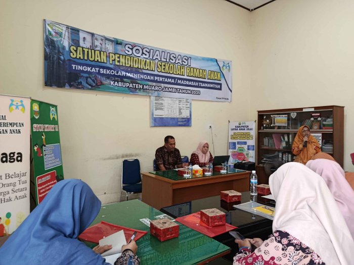 Lima Guru MTsN 3 Muaro Jambi Ikuti Sosialisasi Sekolah Ramah Anak di Dinsos PP & PA