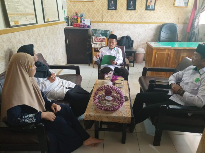 ASN Baru Abu Bakar dan Santika Terima Pembinaan dan Pembagian Tugas di MTsN 3 Muaro Jambi